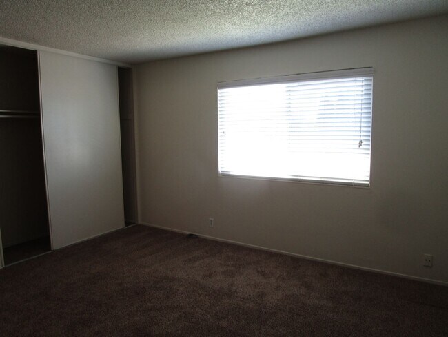 Building Photo - 404 Coot Ln