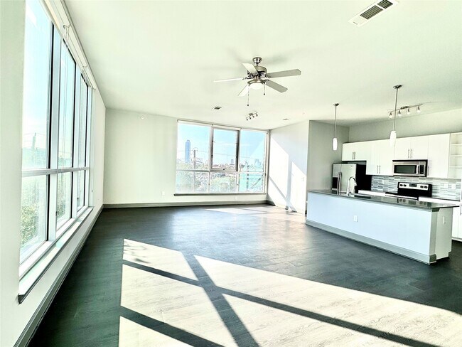 Building Photo - 3788 Richmond Ave.