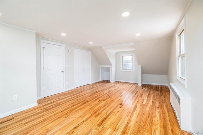 Building Photo - 3883 Franklin Ave