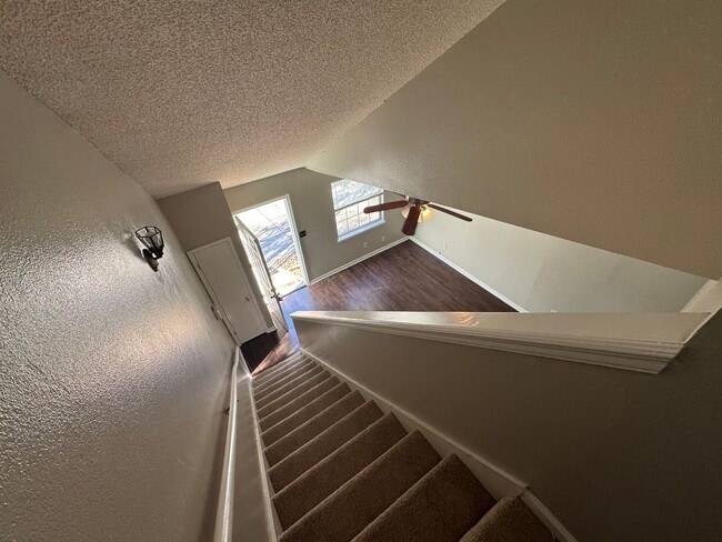 Building Photo - Lovely 3/2 Townhome near FSU and TCC