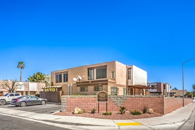 Building Photo - 3683 Villa Knolls E Dr