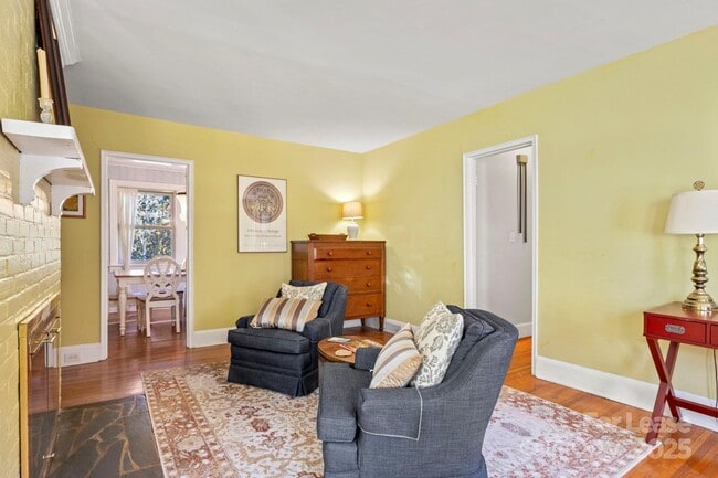 Building Photo - 2917 Forest Park Dr