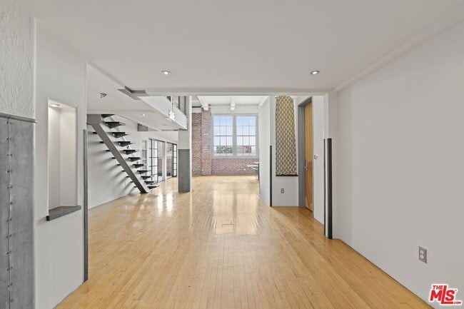 Building Photo - 1850 Industrial St