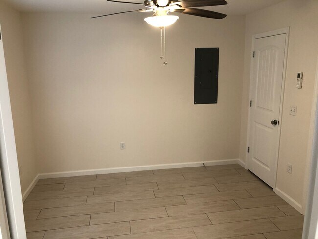 Building Photo - 109 W 2nd St