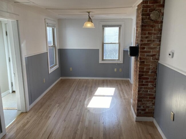 Building Photo - 27 Grove St