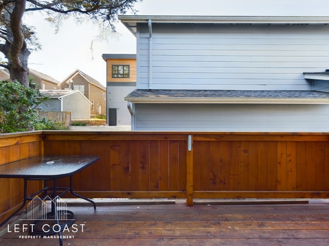 Building Photo - 890 SW 7th St