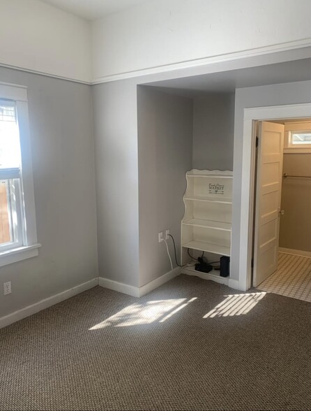 Building Photo - 212 Teller Ave