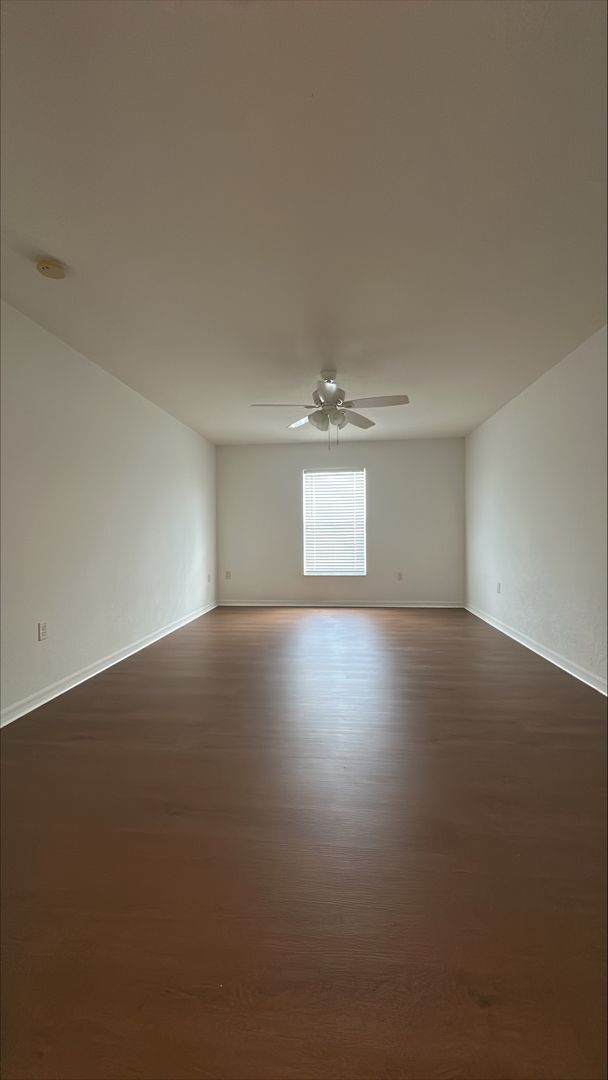 Building Photo - Spacious 4 bed 2 bath, 2 car garage with fenced-in backyard in Poinciana Neighborhood