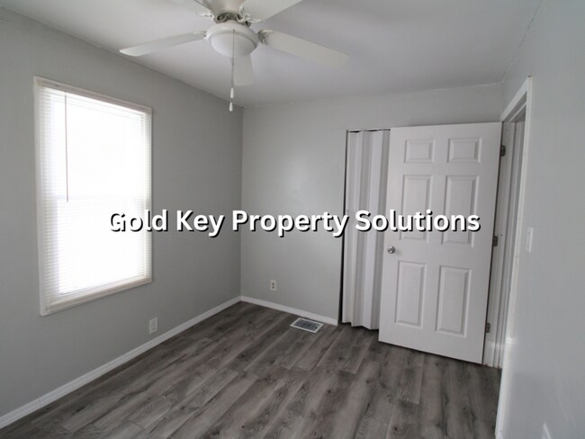 Building Photo - COMING SOON!! 2 BR 1 BA House with New Flooring and Paint (SECTION 8 APPROVED)