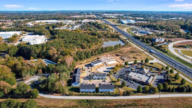 Building Photo - 27 English Ct