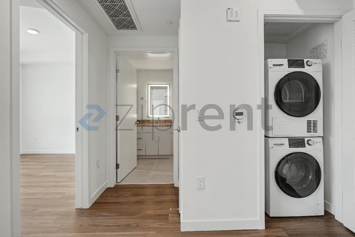 Building Photo - Unit 311