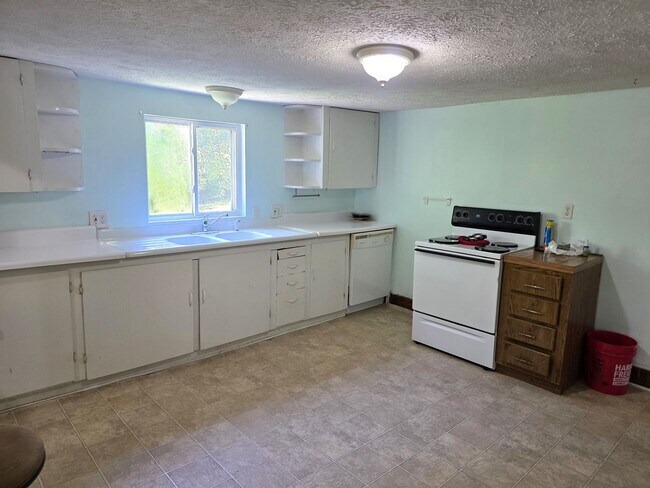 Building Photo - 2 Bed 1 Bath House - Rolling Hill Rd Mount Airy