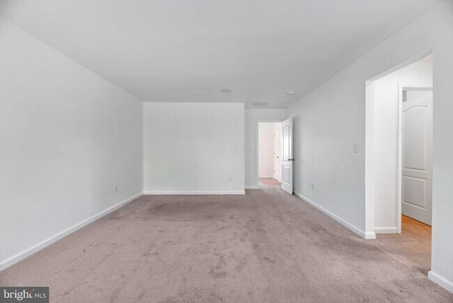 Building Photo - 8008 Hubble Dr