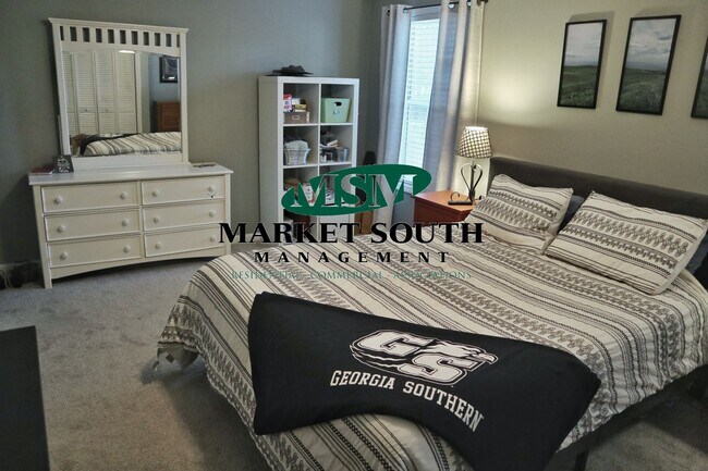 Building Photo - CUTE AND COZY THREE BEDROOM -AVAILABLE BY APPOINTMENT ONLY PRIOR TO 01/01/2026