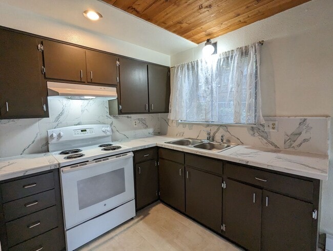Building Photo - Fantastic 2-Bedroom, 1-Bath Home In E. Ama...