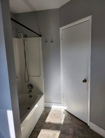 Building Photo - 163 Sumac St