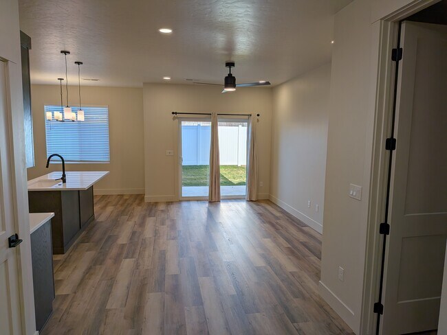 Building Photo - 4621 Highgarden Wy