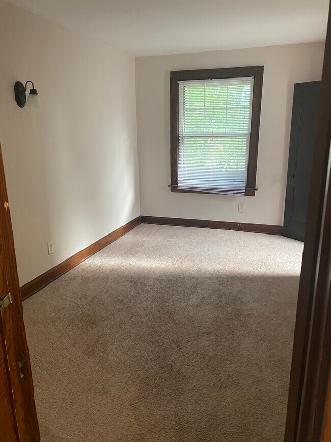Building Photo - 315 Siebert St