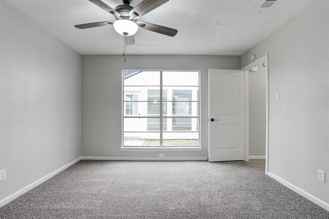 Building Photo - 2710 Virginia Colony Dr