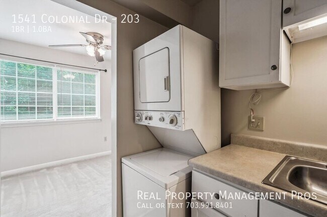 Building Photo - 1541 Colonial Dr