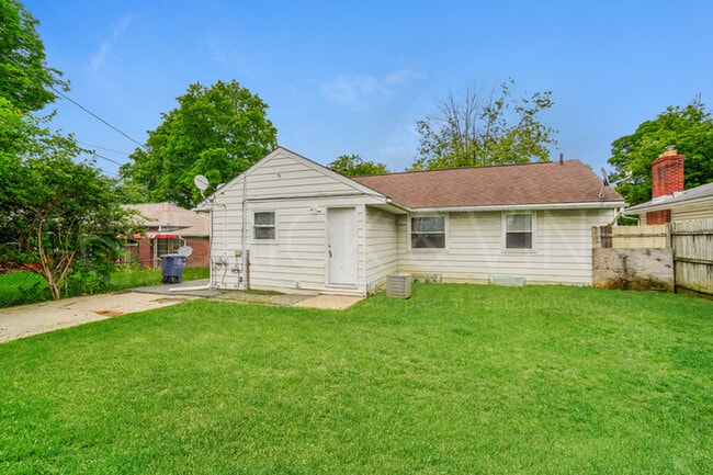Building Photo - 919 S Warren Ave