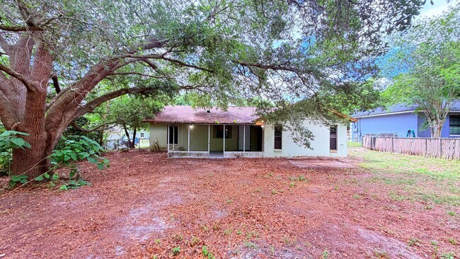 Building Photo - $500 OFF A MONTHS OF RENT IF YOU APPLY BEFORE MAY 12TH. Pet-Friendly 3BR Home with Spacious Yard ...