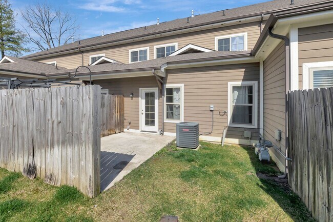 Building Photo - Harpeth Park Townhome in Bellevue