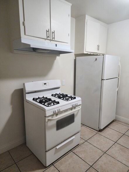 Kitchen - 1315 W 102nd St