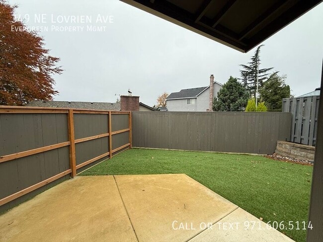 Building Photo - 349 NE Lovrien Ave