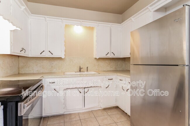 Building Photo - 3906 S Hudson Ave