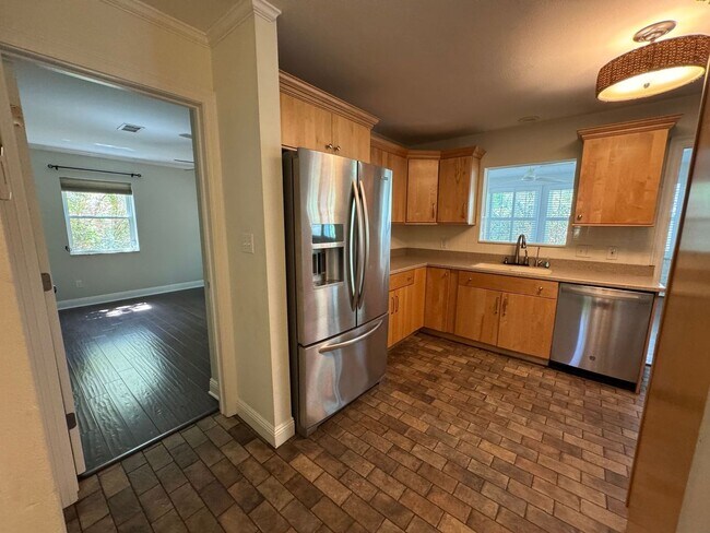 Building Photo - Pensacola - Inverness - 3 bedroom, 2 bathroom