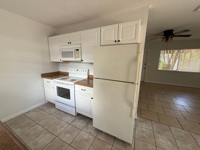 Building Photo - 2512 51st Ave Terrace W