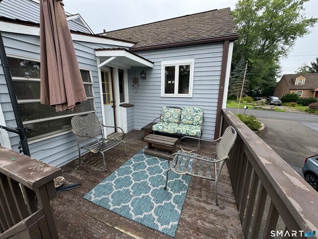 Building Photo - 11 Maple St