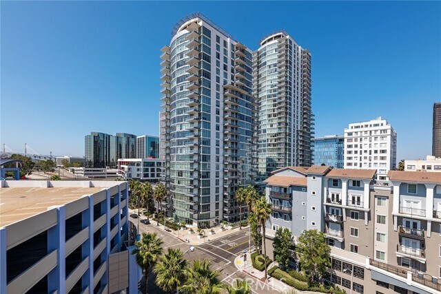 Building Photo - 411 W Seaside Way