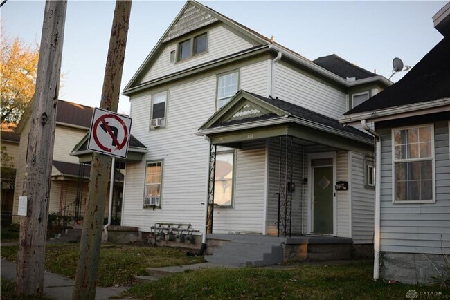 Building Photo - 820-822 HUFFMAN