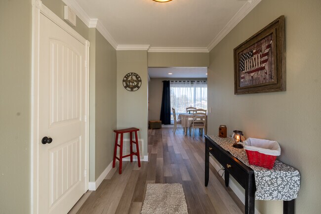 Building Photo - 36070 Valencia Way