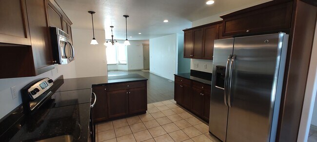 Building Photo - Beautiful Salt Lake Townhome!!!