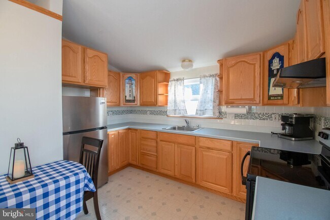 Building Photo - 100 Sheridan Square