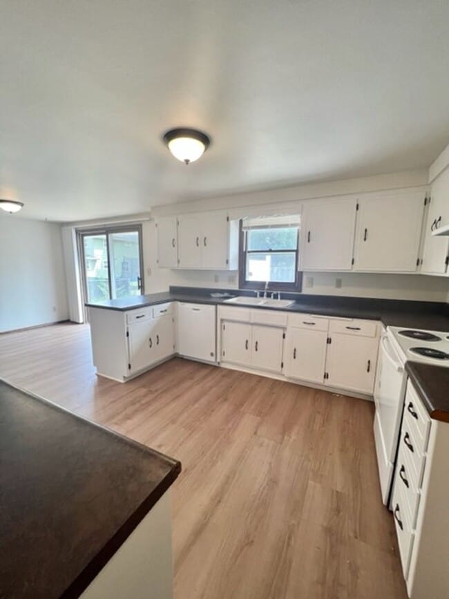 Building Photo - 2489 Trojan Dr