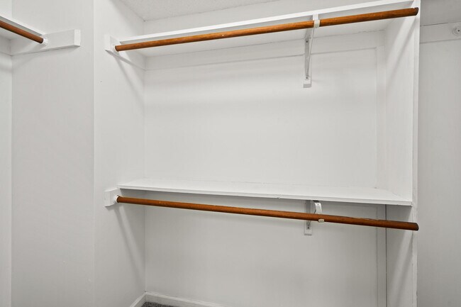 Building Photo - 2601 Hillshire Dr