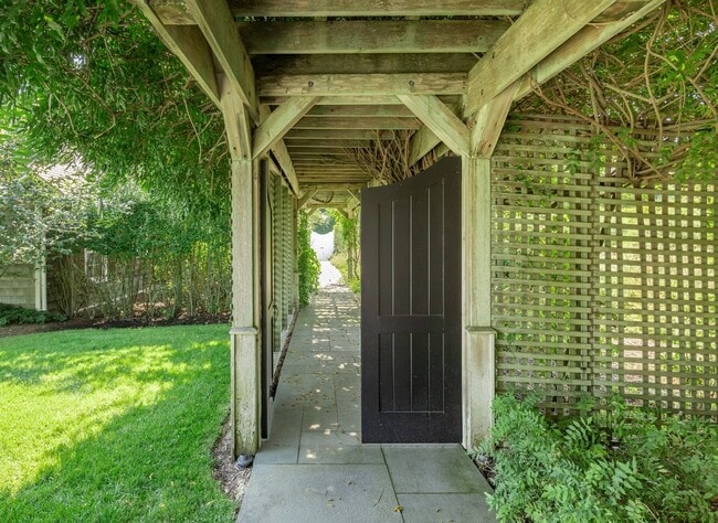 Building Photo - 480 Captains Neck Ln