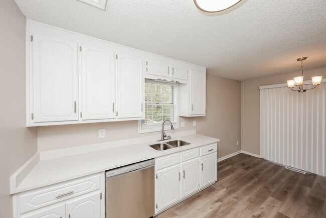 Building Photo - 1622 Cumberland Club Rd SW