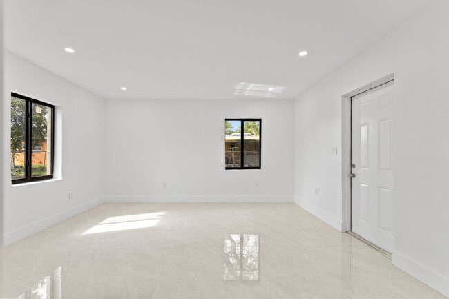 Building Photo - 15920 NW 17th Ave