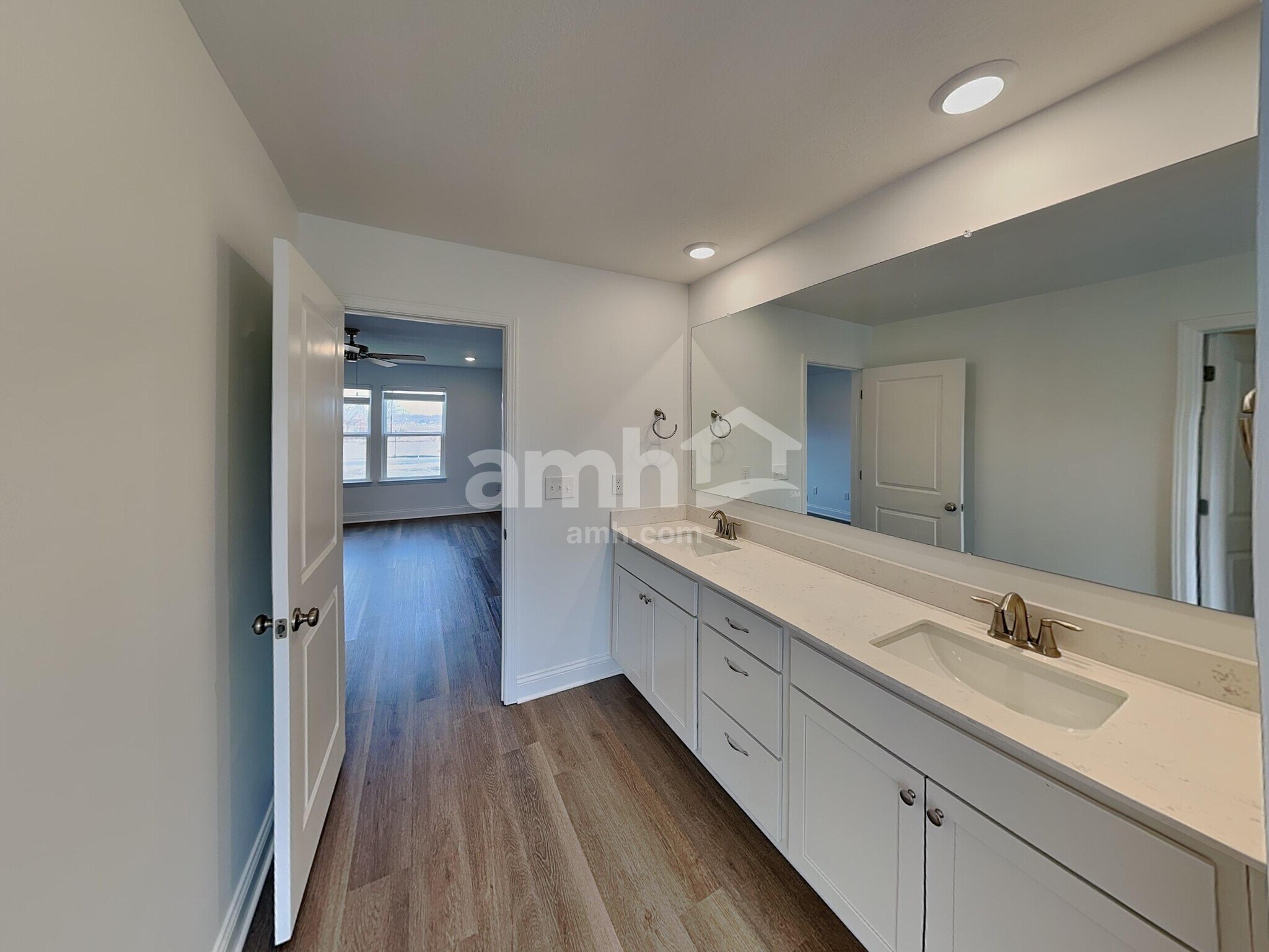 Building Photo - 9034 Henley Ave