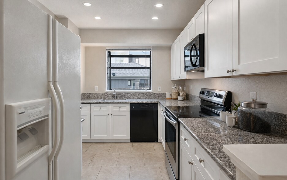 Building Photo - 2677 Oak Rd