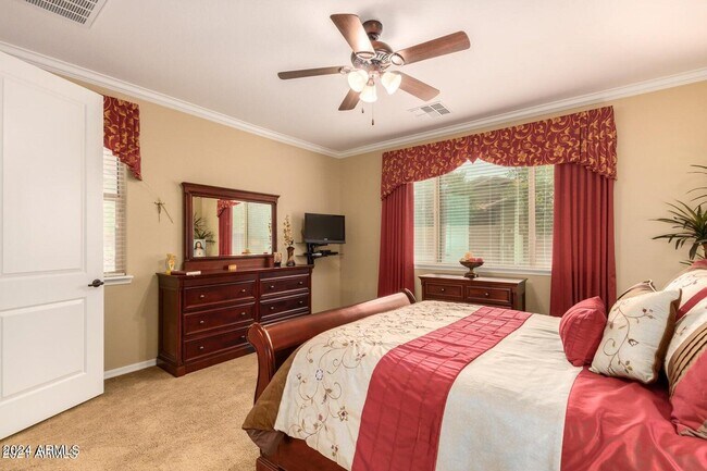 Building Photo - 421 W Leatherwood Ave