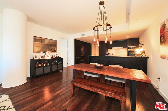 Building Photo - 6250 Hollywood Blvd