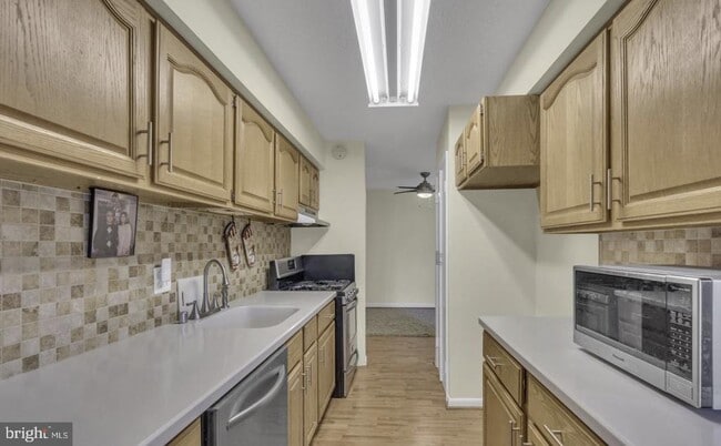 Building Photo - 11232 Chestnut Grove Square