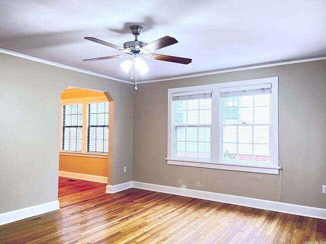 Building Photo - Adorably Updated 3 bedroom home in Hillcrest