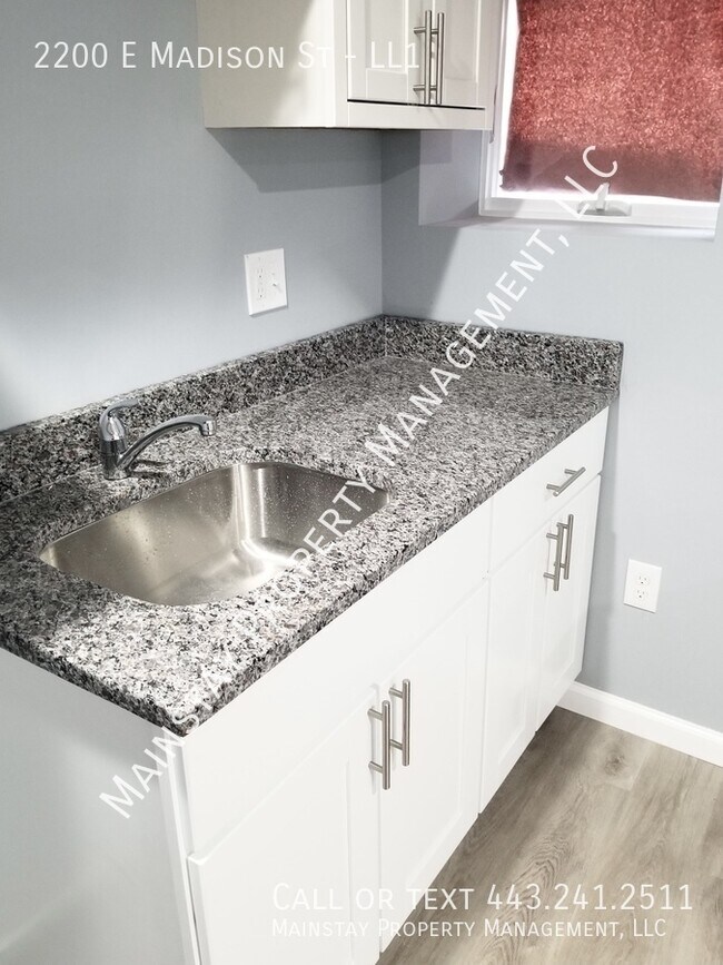 Building Photo - 2200 E Madison St